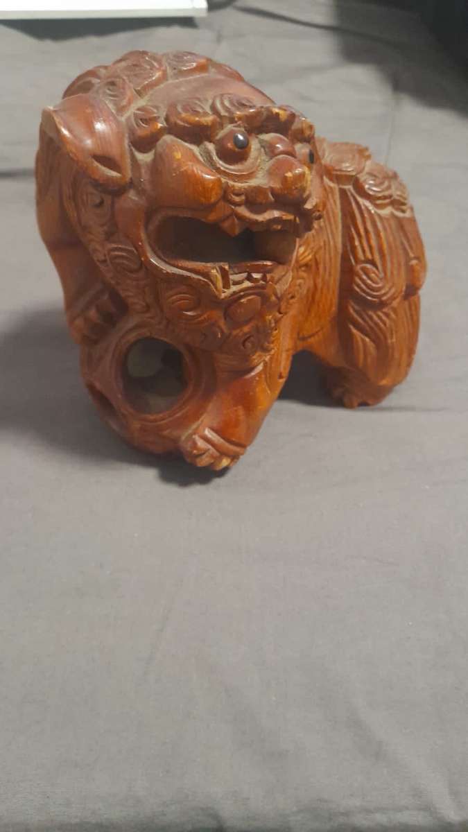 Wooden Crafted Chinese Lion