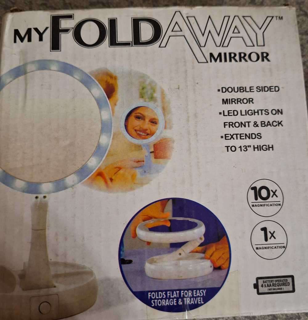 Foldaway make up mirror with lights
