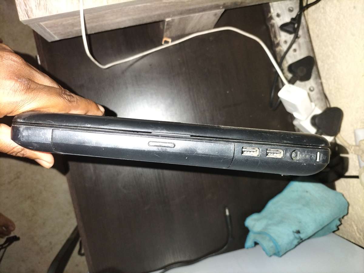 compaq presario cq57,needs needs new battery,works on charger