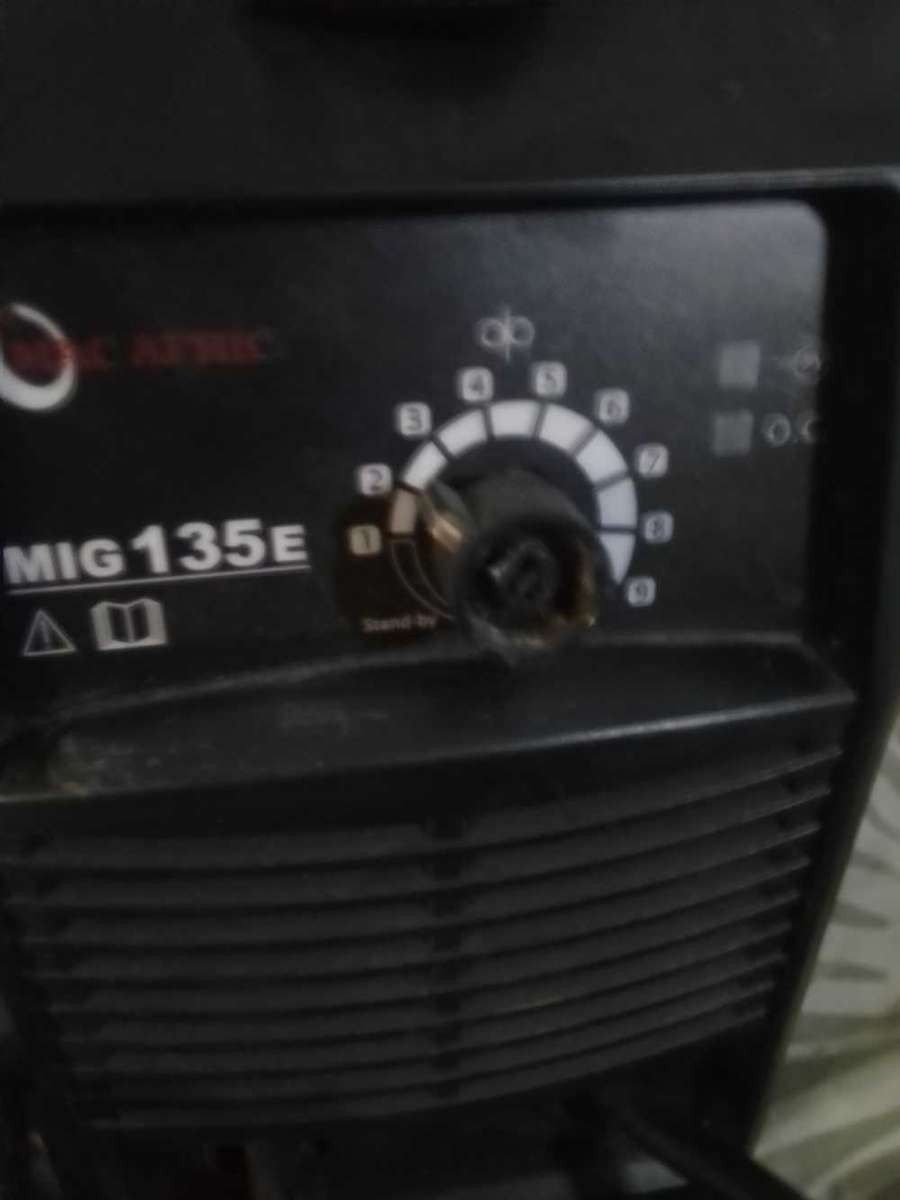 MIG 135E welder nearly new
