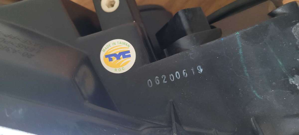 VW Polo Right Head Light (PRACTICALLY UNUSED)