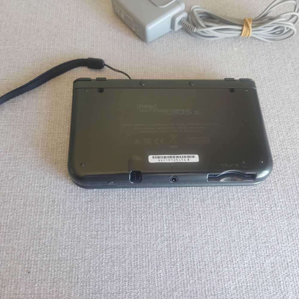 `New` Nintendo 3dsxl console with original stylus and charger