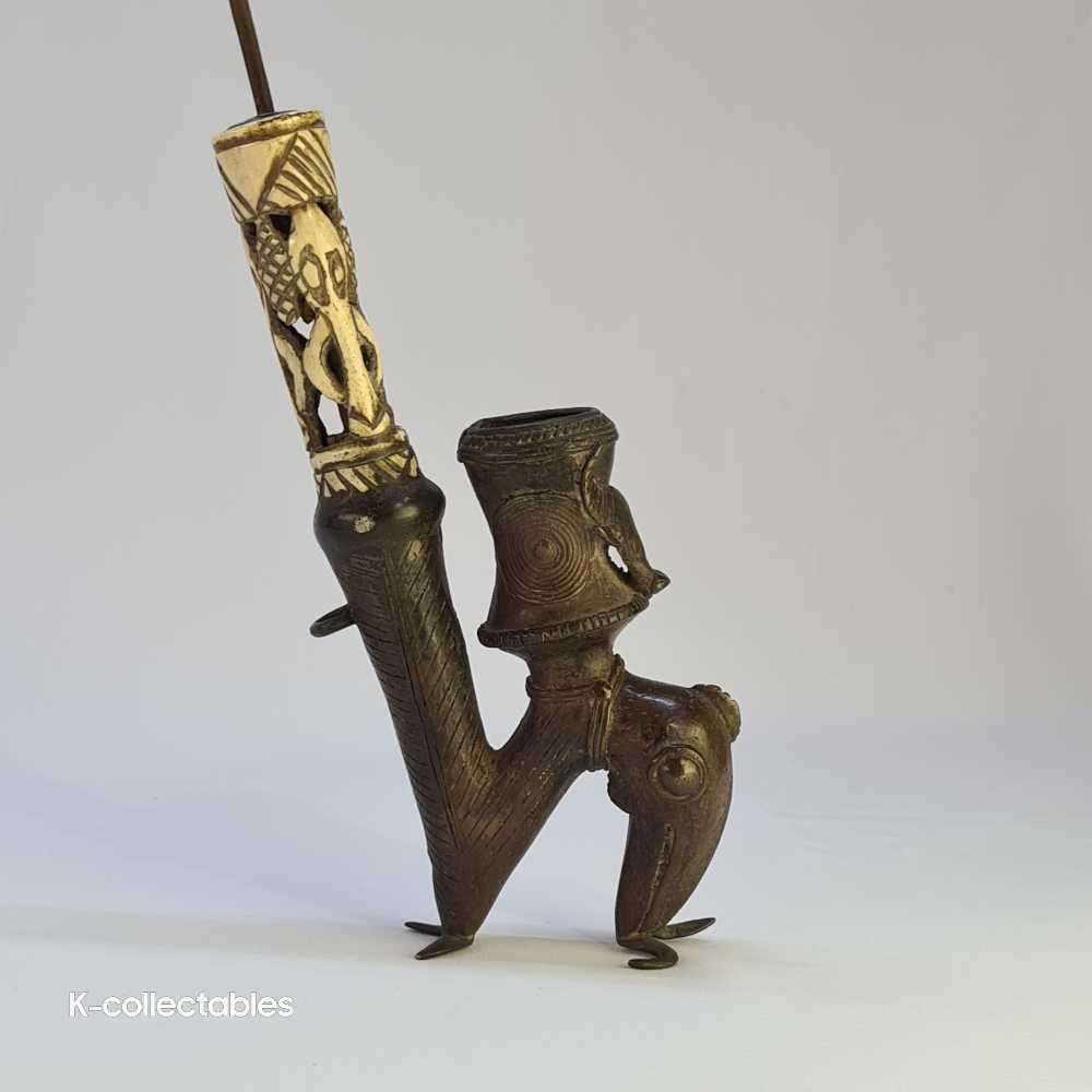 Bamum, Cameroon Grasslands antique ceremonial and prestige bone and bronze pipe. King's pipe