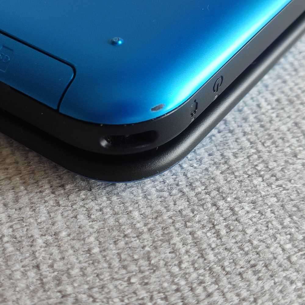 Nintendo 3ds XL console with original charger