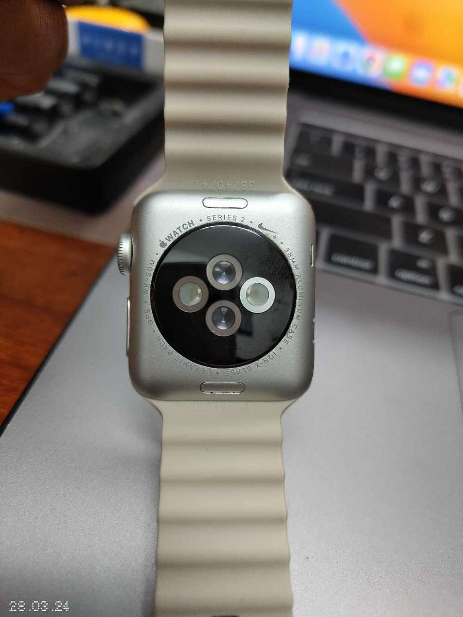 Apple watch series 2 38MM nike Silver (Pre owned)