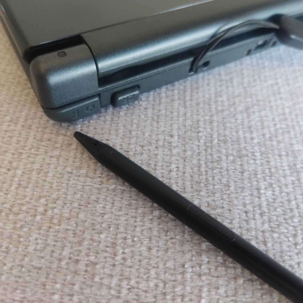 `New` Nintendo 3dsxl console with original stylus and charger