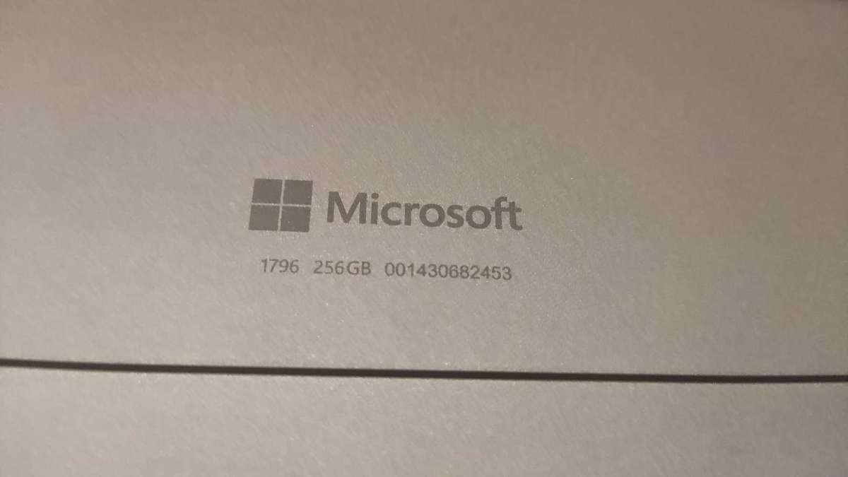 Microsoft Surface Pro 5 (2017)