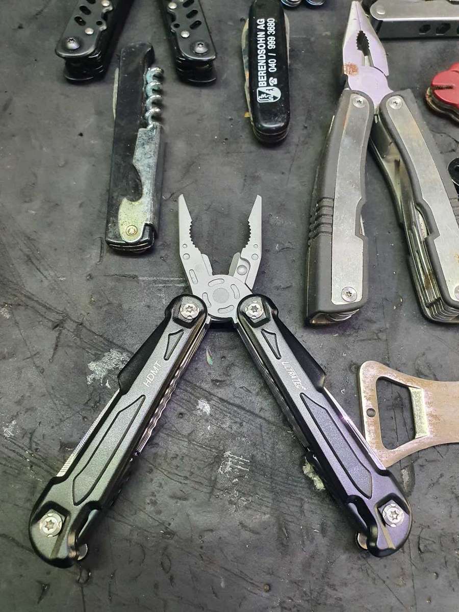 Assorted multitools,pockets knifes