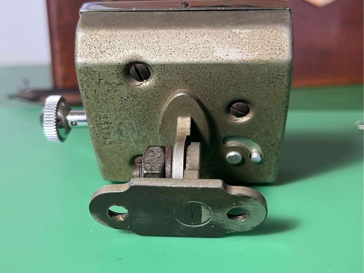 VINTAGE LE COULTRE CAR CLOCK BY SMITHS