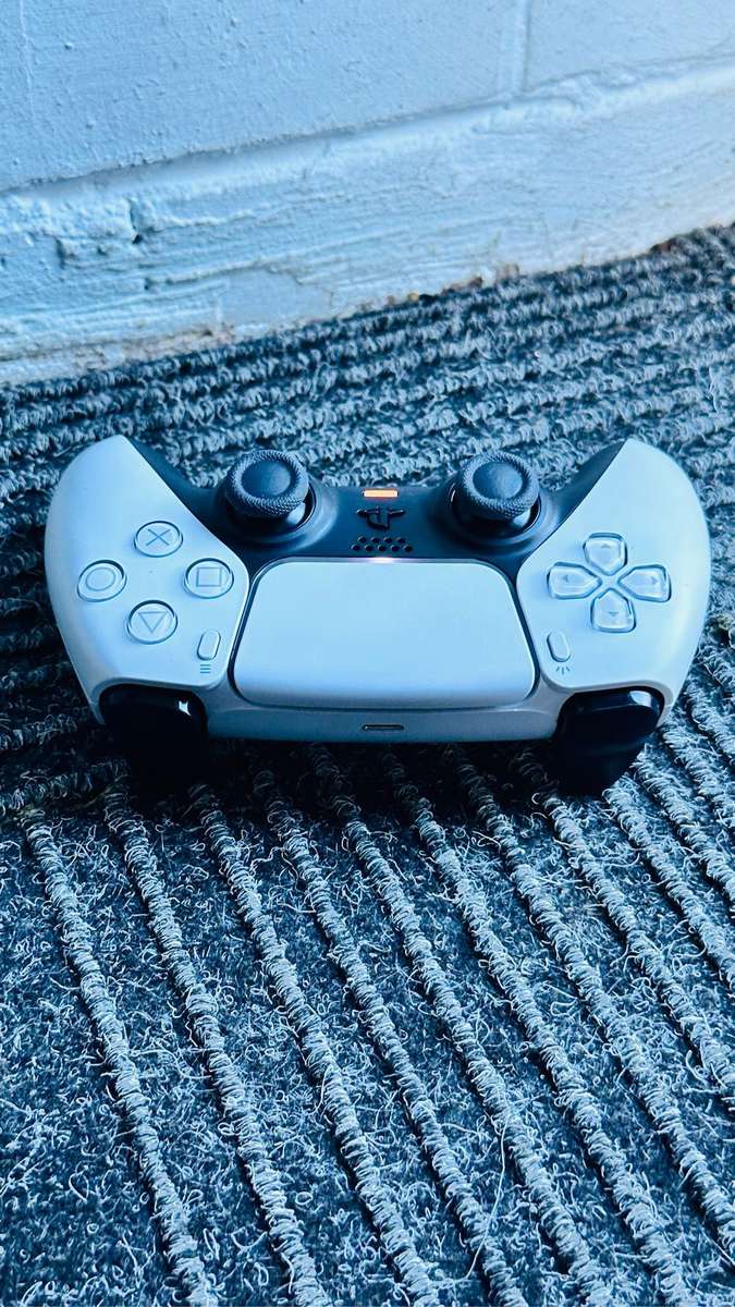 PlayStation 5 (PS5) DualSense Wireless Controller - Glacier White