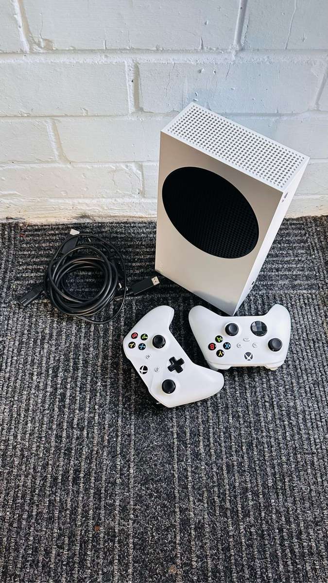 XBOX SERIES S 512GB + 2x Controllers