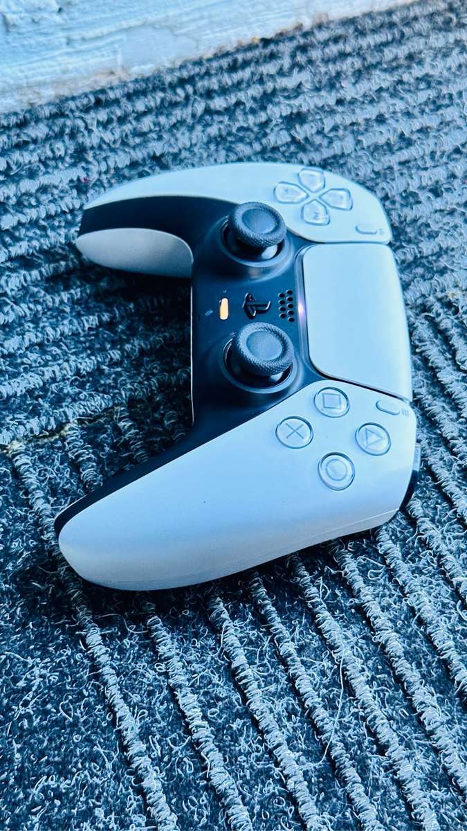PlayStation 5 (PS5) DualSense Wireless Controller - Glacier White