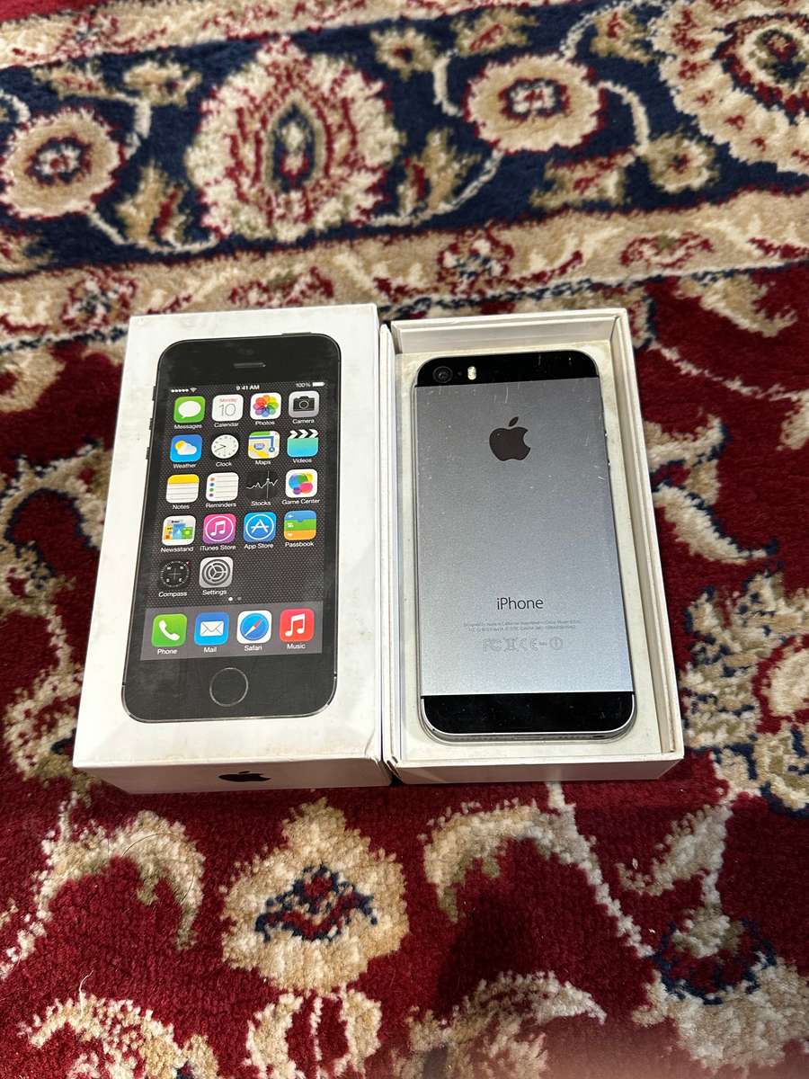 Collectors item iPhone 5s with original box