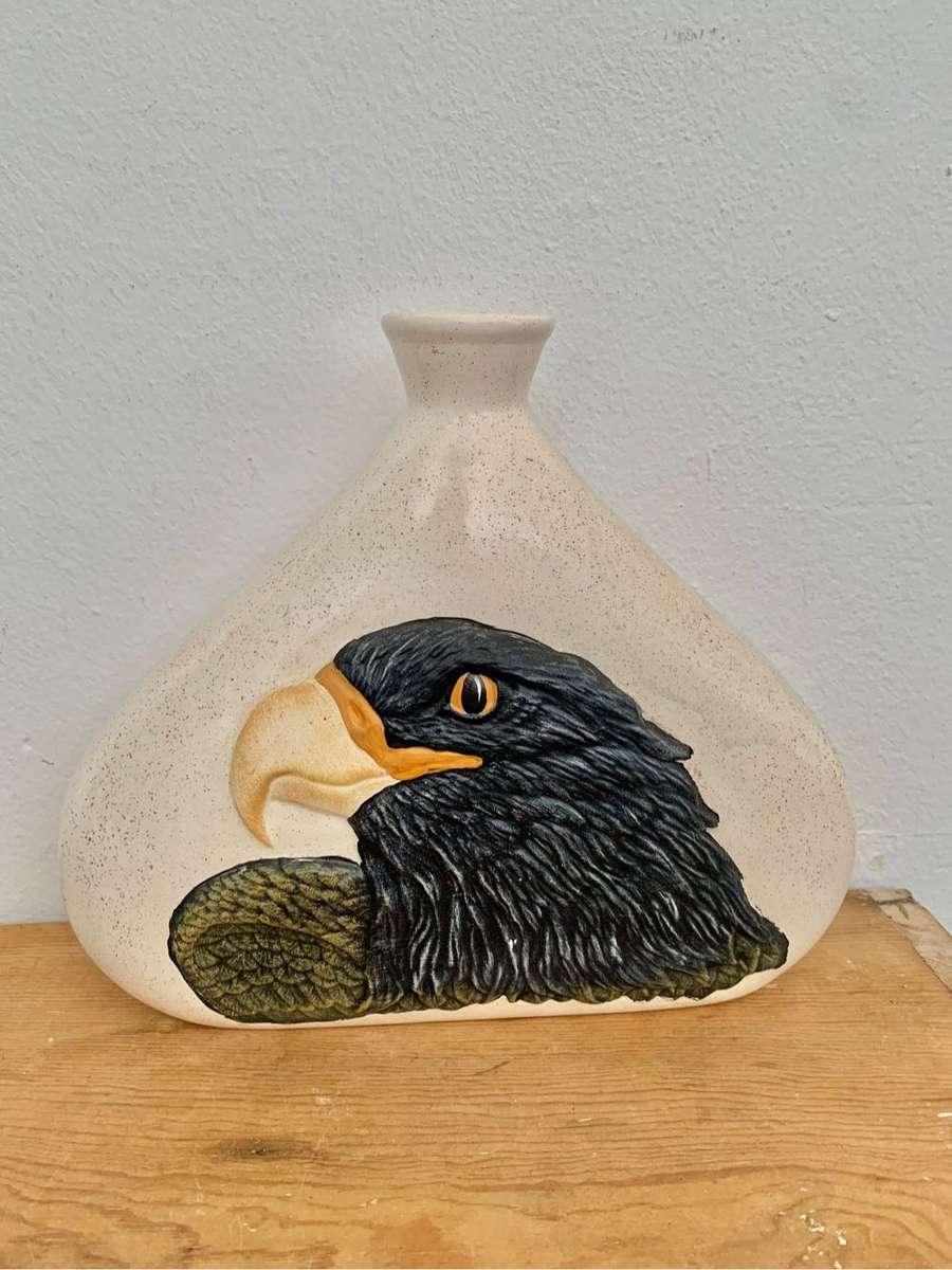 #92 Interesting handpainted hawk / eagle decanter