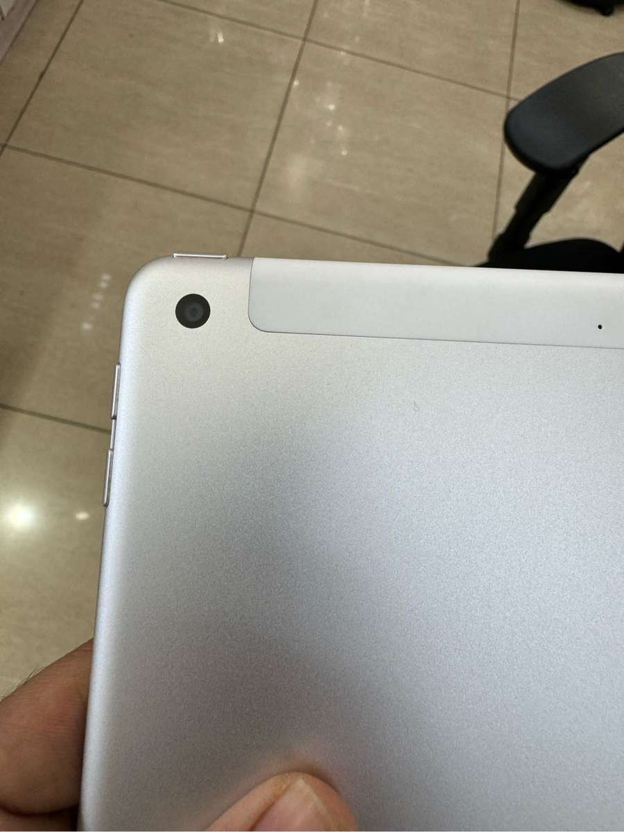 Apple iPad 9.7 6th Generation 128gb WiFi and cellular