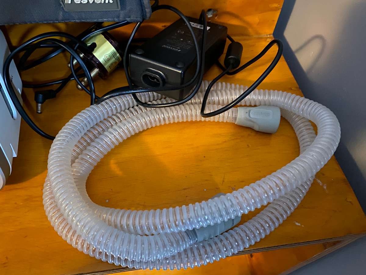 USED RESVENT IBREEZE CPAP MACHINE IN MINT CONDITION