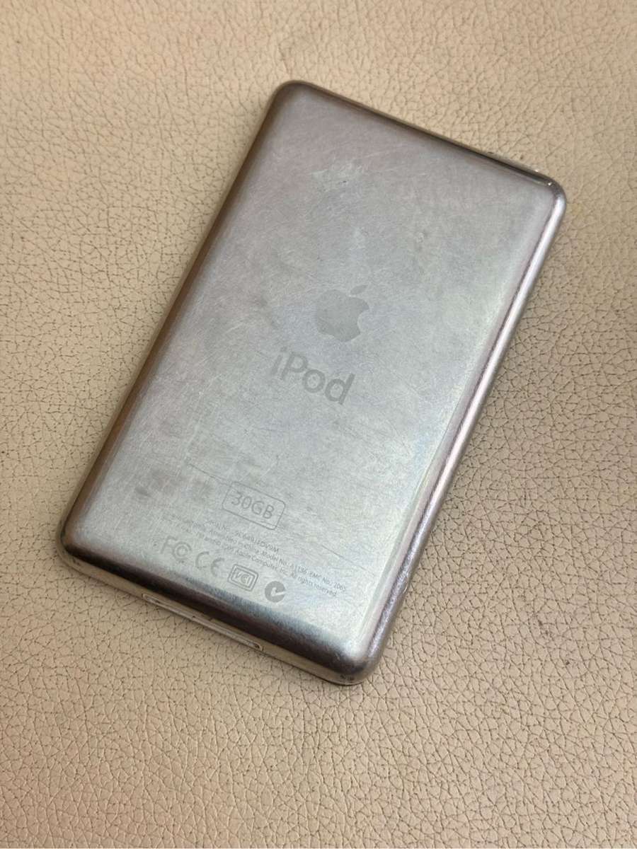 Apple iPod classic 5th Generation Black MA446ZP - 30GB