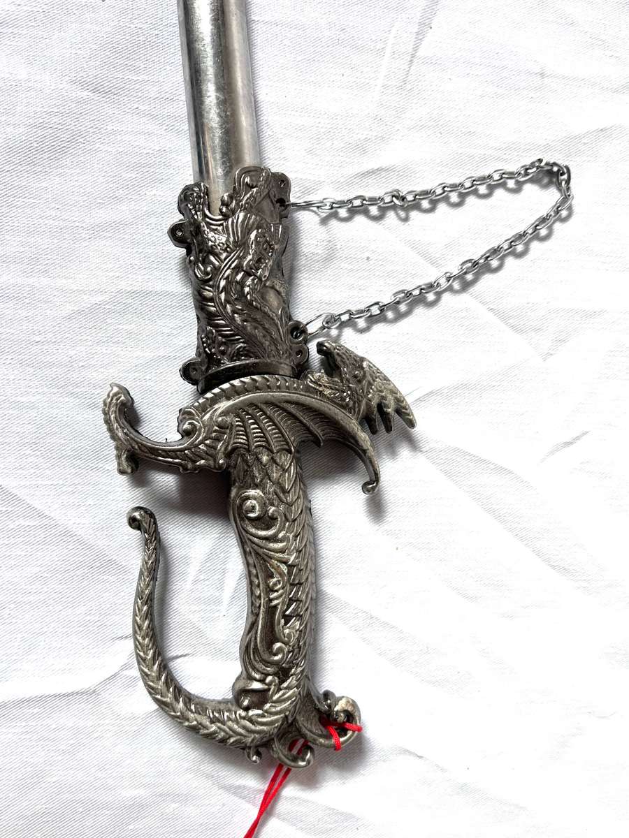 Dagger ornamental dragon