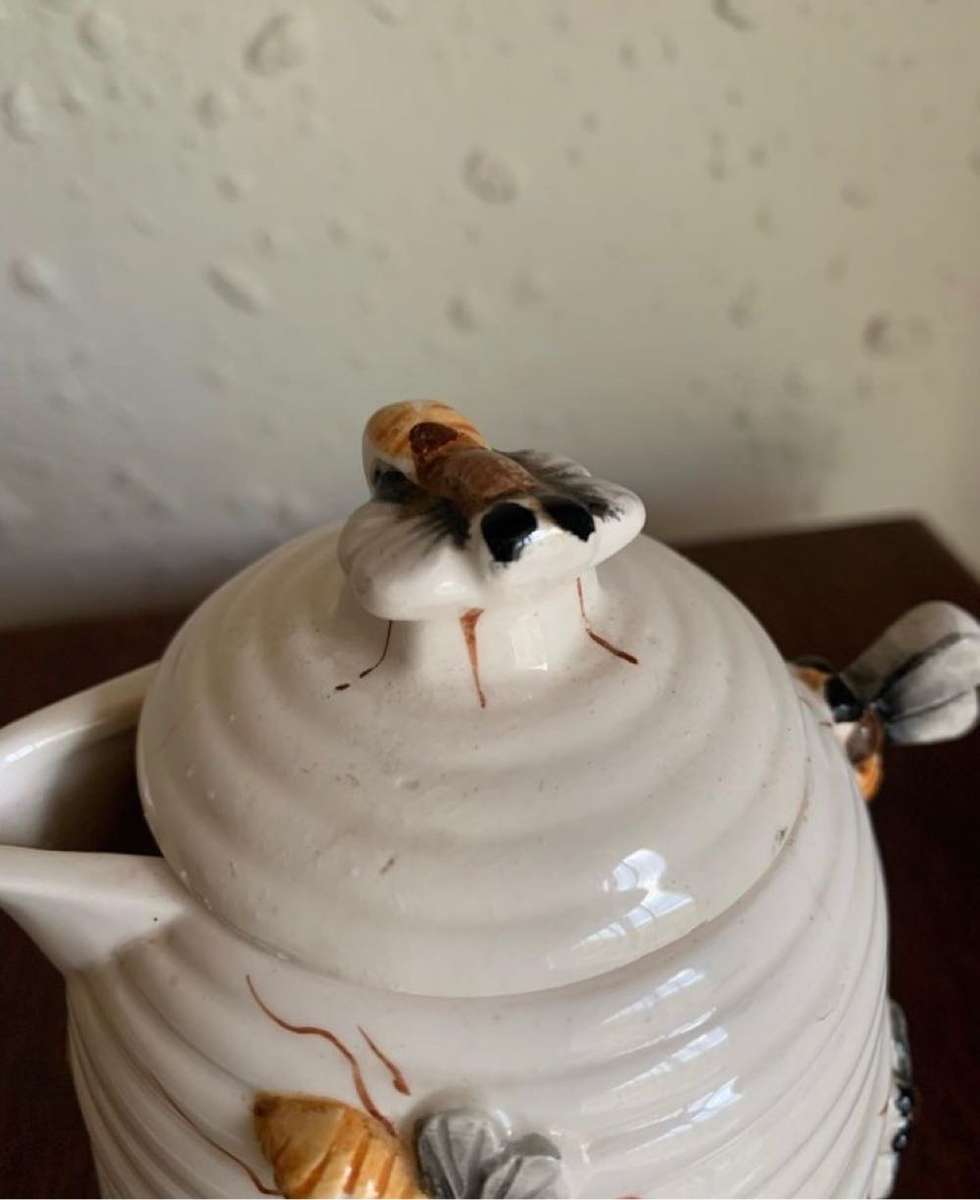 Cute bee theme sugar bowl and milk jug