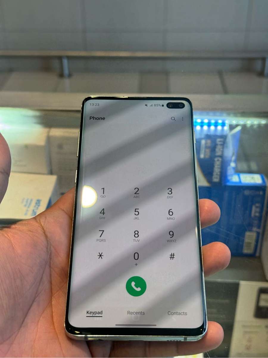SAMSUNG S10 PLUS