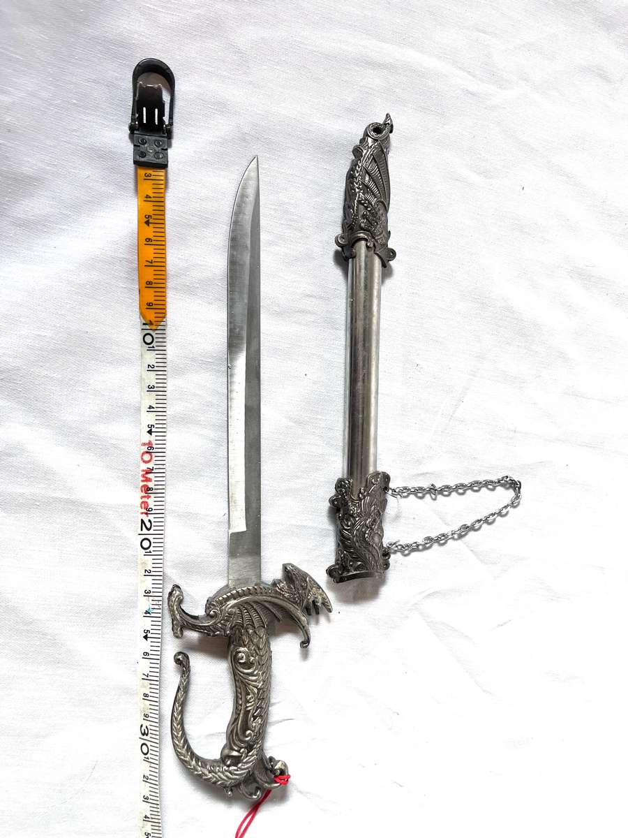 Dagger ornamental dragon