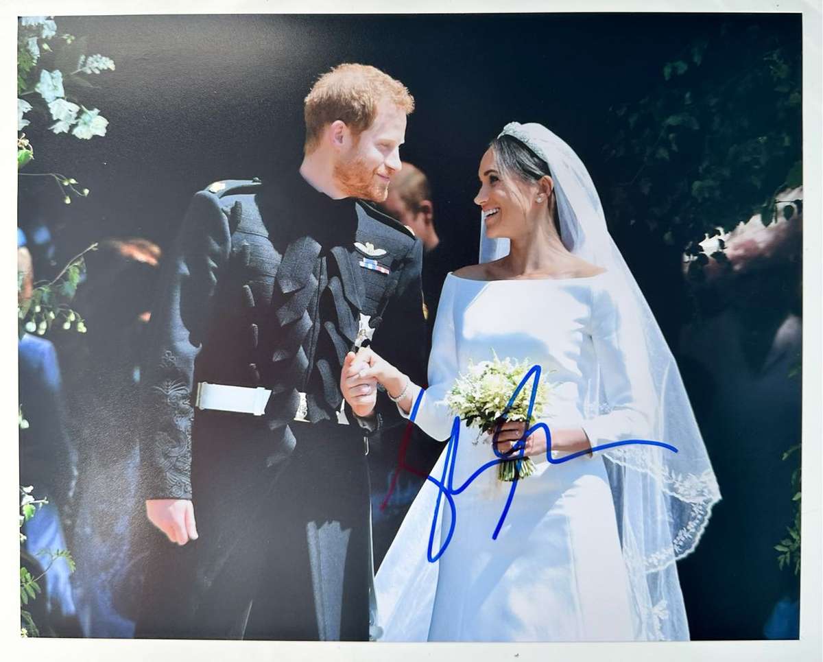 AUTHENTIC AUTOGRAPH BY MEGHAN MARKLE - DUCCHESS OF SUSSEX - WITH COA - INSANELY RARE