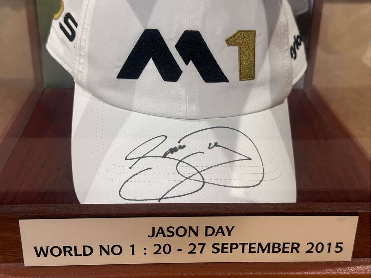 Autographed JASON DAY Golf Hat in Wood & Glass Display Case