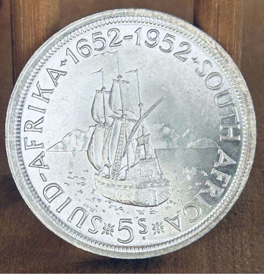 1952 COMMEMORATIVE 5 SHILLING IN EXCEPTIONAL CONDITION AND DETAIL