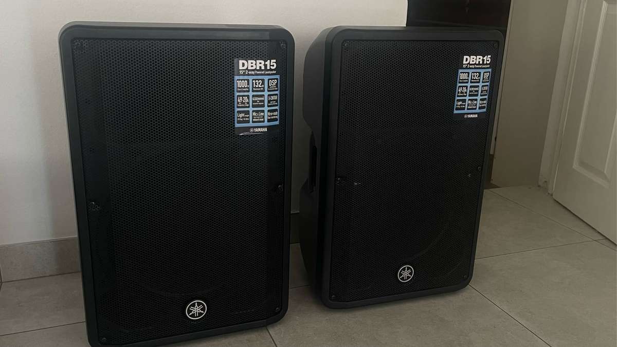 YAMAHA DBR 15 SPEAKERS - EXCELLENT CONDITION