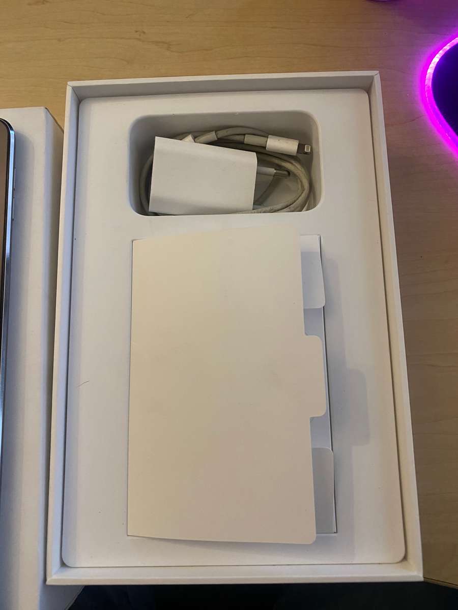 iPad Mini 4 (128GB Wi-Fi + Cellular)
