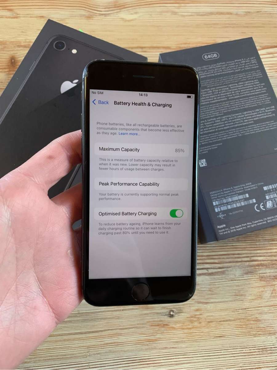 iPhone 8 Cracked back / chip