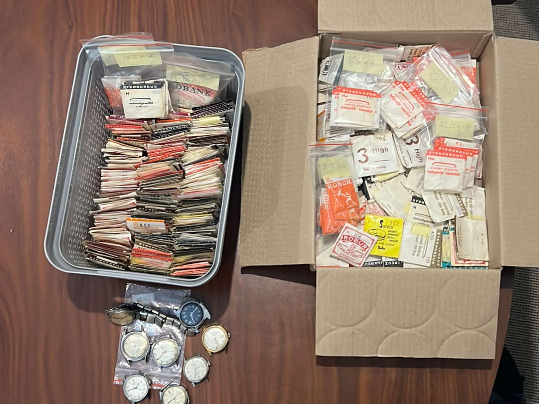 Vintage Watch / Watchmakers / Crystal and Spares