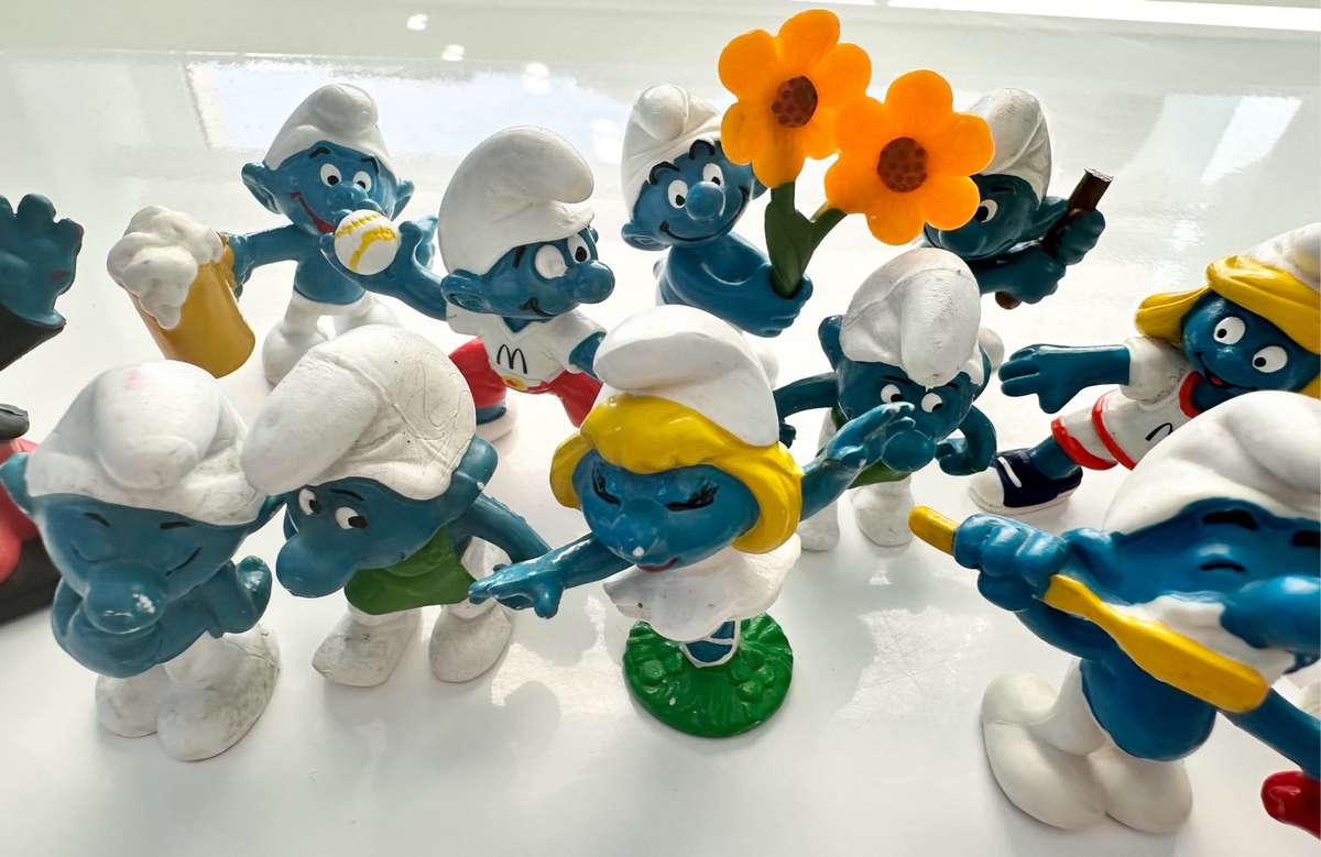 12 VINTAGE SMURFS FROM AROUND 1985 -  MOSTLY FROM PEYO/ BULLY - RARE