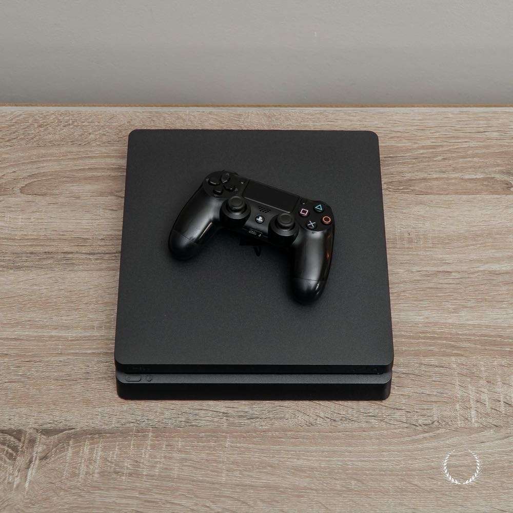 PlayStation 4 Slim PS4