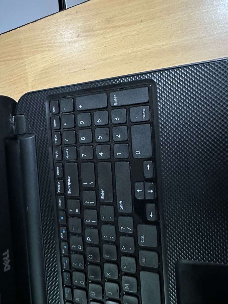 Dell Inspiron 15 3521 Laptop|8GB Memory|320Gb HDD| 1.5Ghz Celeron| Dell Wireless Mouse| Windows 10