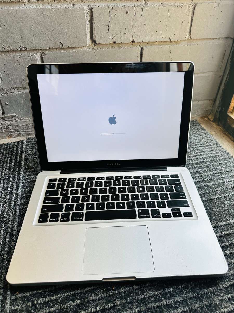Intel Core i7 Apple MacBook Pro (13-inch, Early 2011)  640GB HDD 4GB RAM macOS 10.13.6