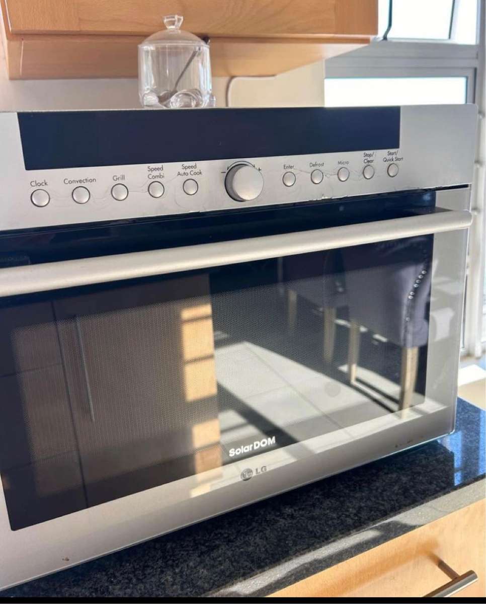 LG SOLARDOM MICROWAVE/OVEN