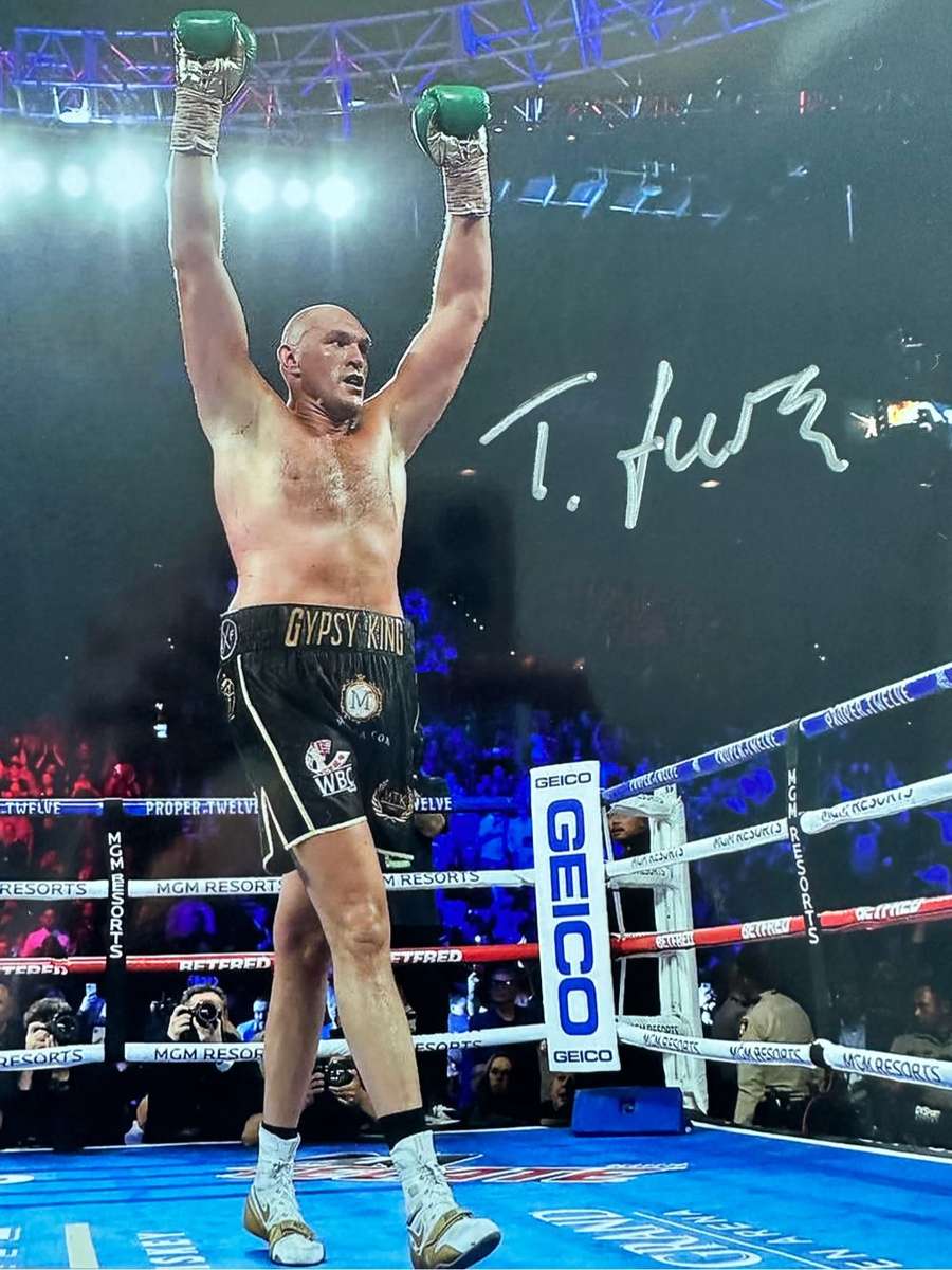 TYSON FURY -  AUTHENTIC AUTOGRAPH - 100% ORIGINAL - WITH COA