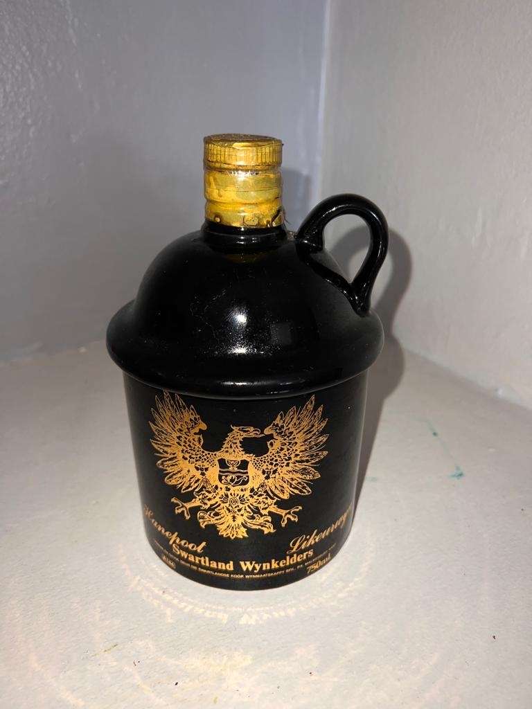 Odd pair of Swartland Sa wynkelders