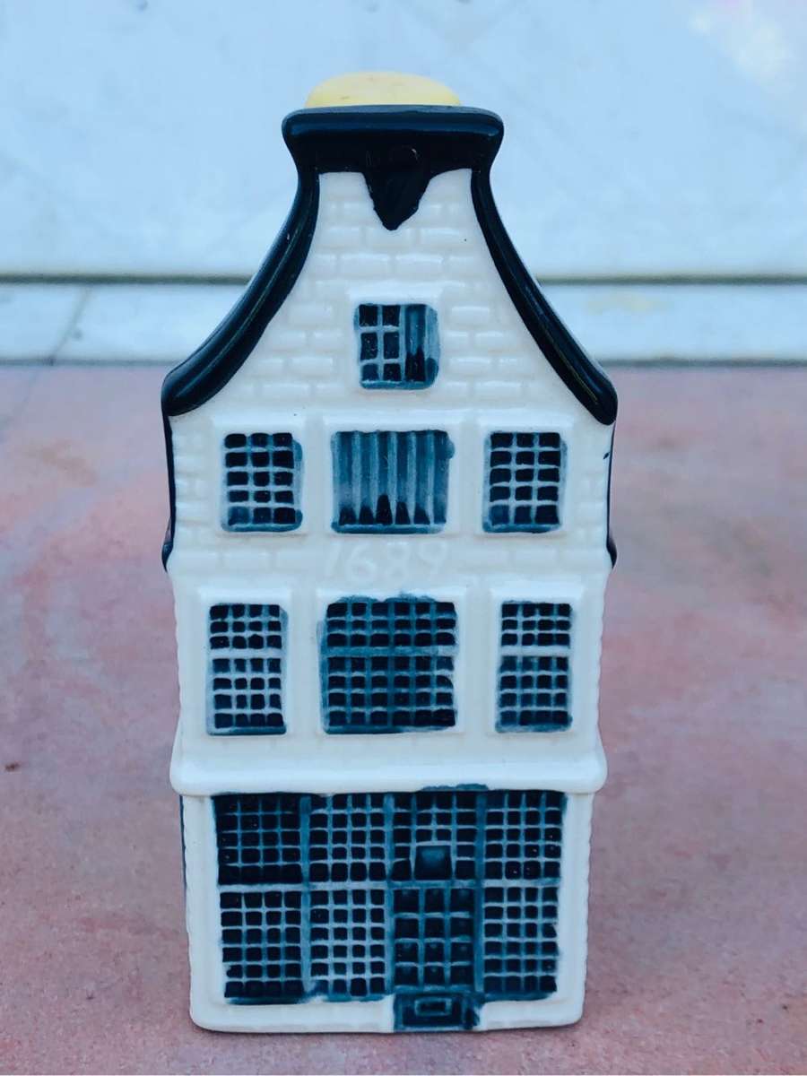 Delft KLM House No 11 full and sealed