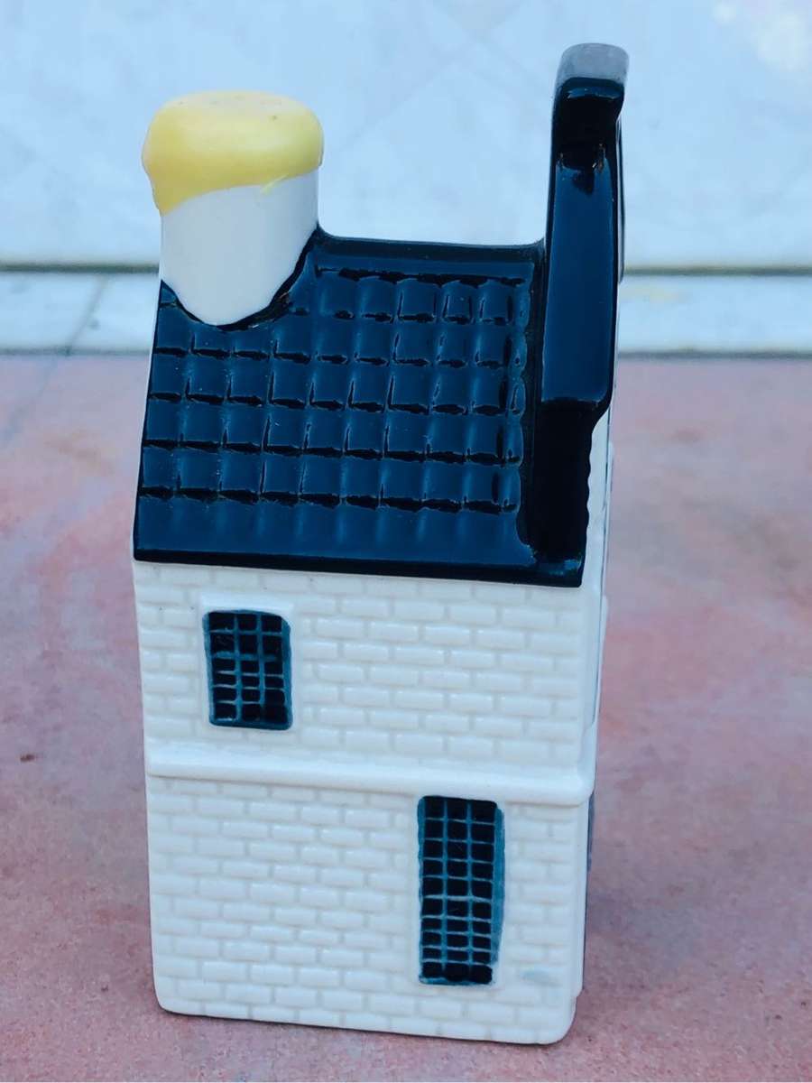 Delft KLM House No 11 full and sealed