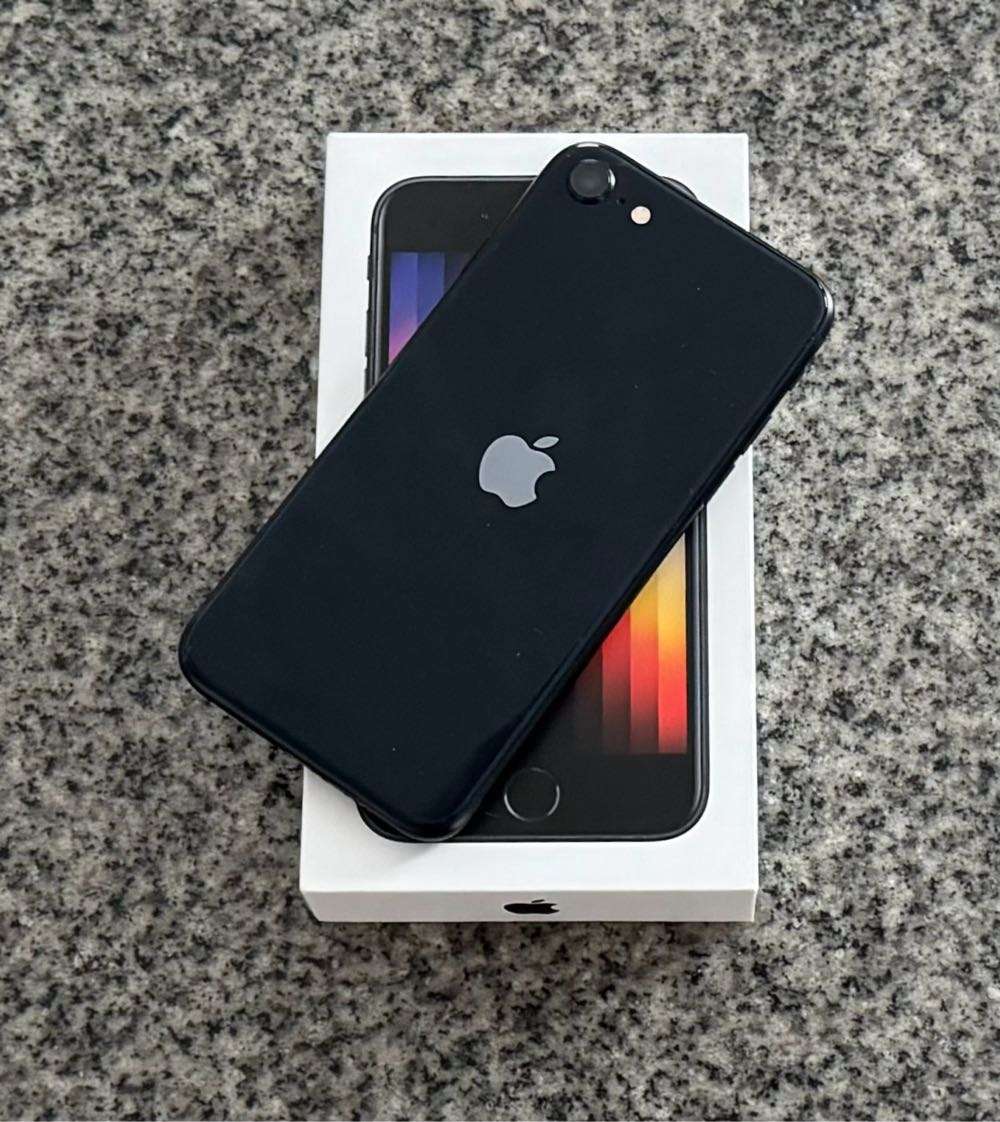 Apple iPhone SE 2022 3rd Gen 64GB - BLACK