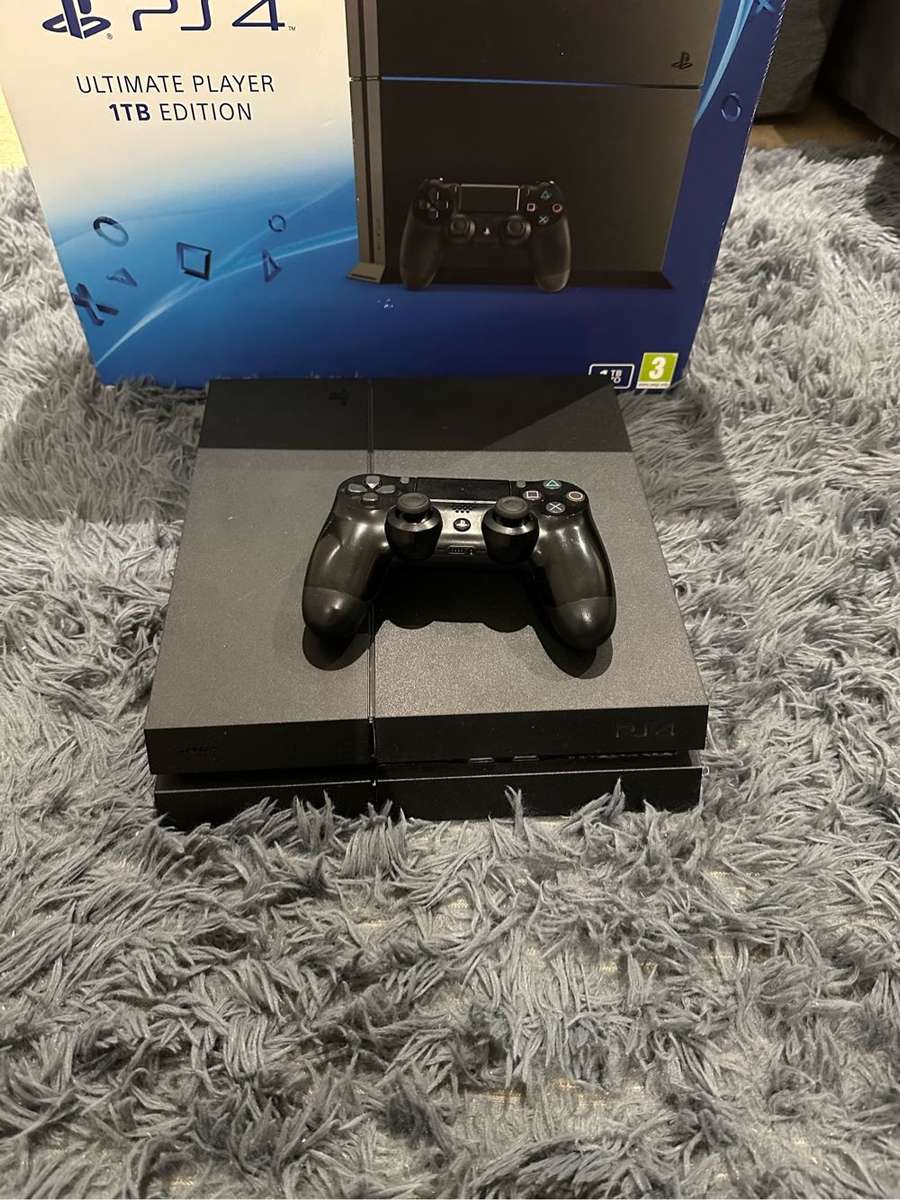 PS4 1TB with 6 Games