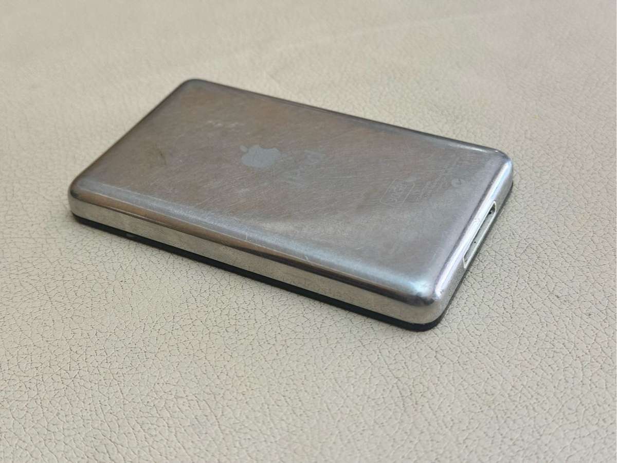 Apple iPod classic 5th Generation Black MA446ZP - 30GB