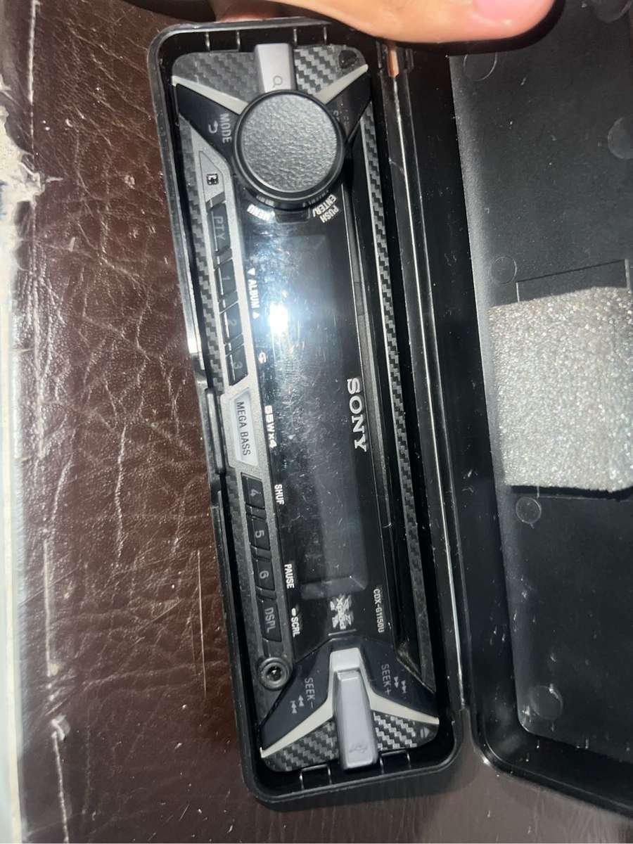 Sony CDX-G1150U radio