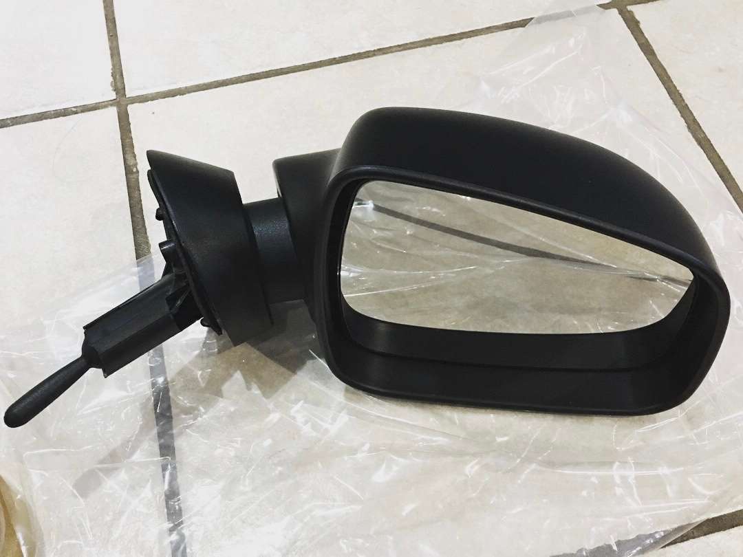 Nissan NP200 Door side mirror Right