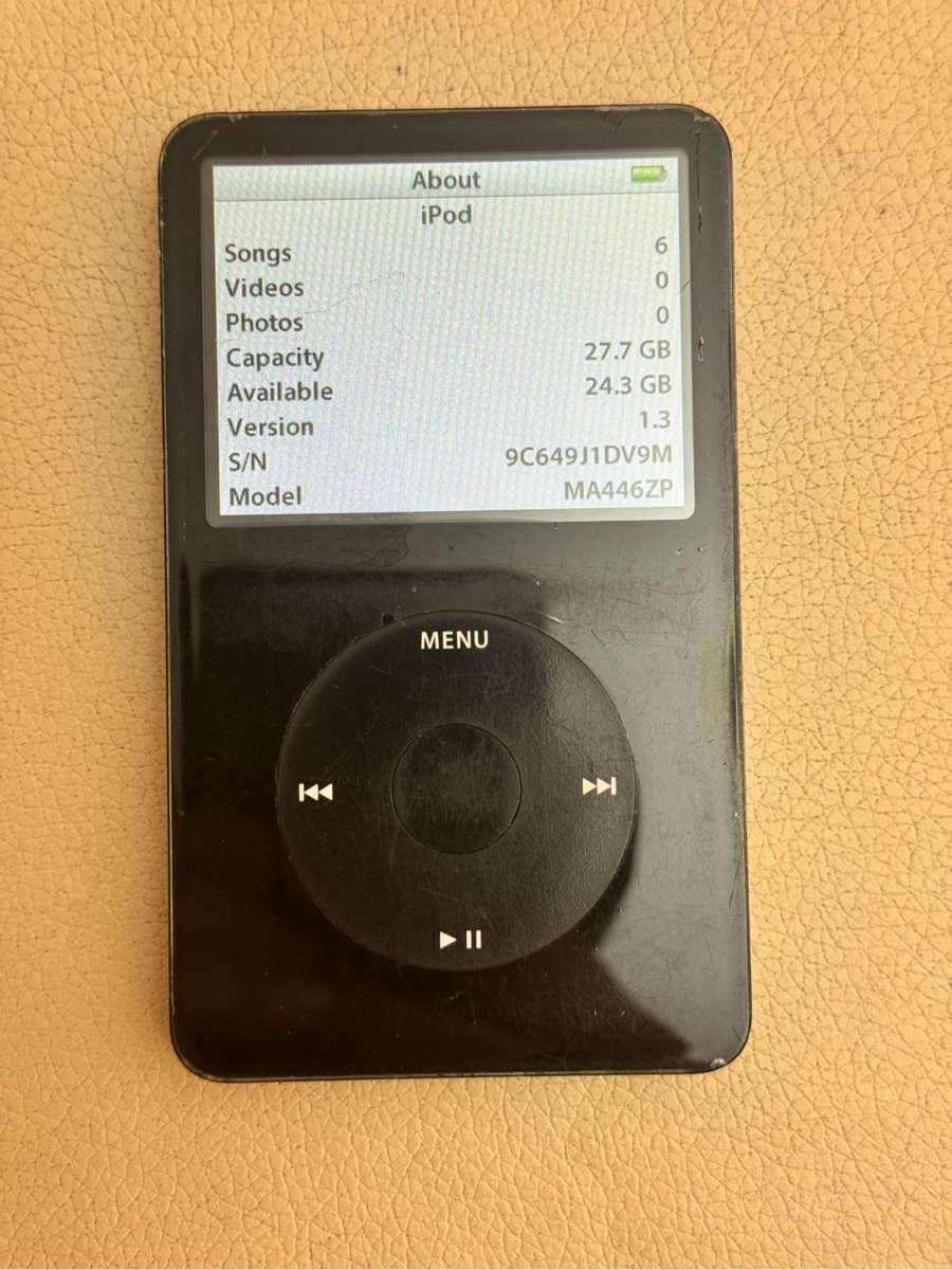 Apple iPod classic 5th Generation Black MA446ZP - 30GB