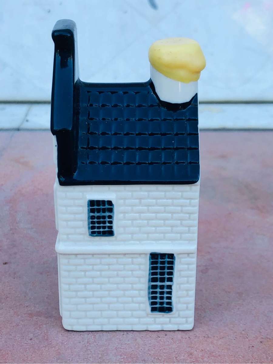 Delft KLM House No 11 full and sealed