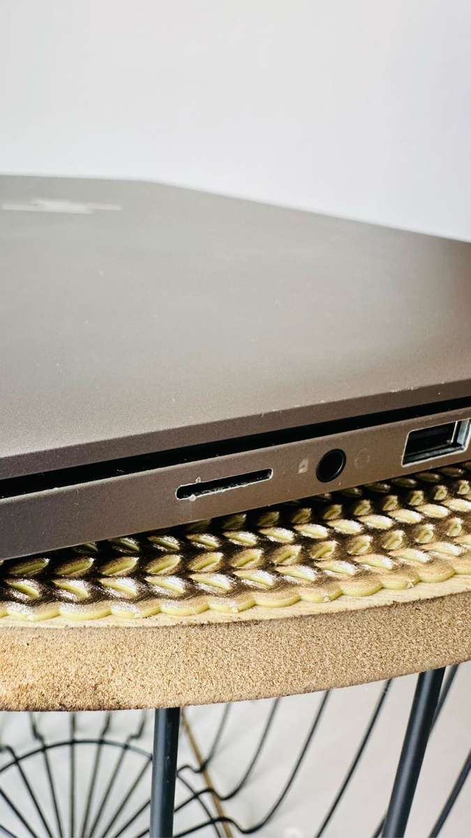 HP ZBook G6 15.6-inch FHD Mobile Workstation - Intel Core i7-8565U 1TB NVME  24GB RAM AMD Radeon Pro