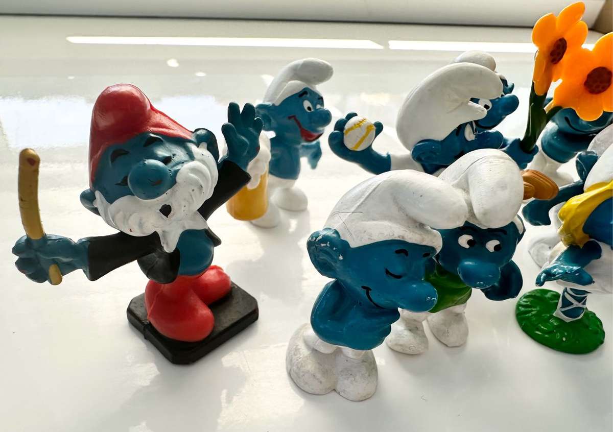 12 VINTAGE SMURFS FROM AROUND 1985 -  MOSTLY FROM PEYO/ BULLY - RARE